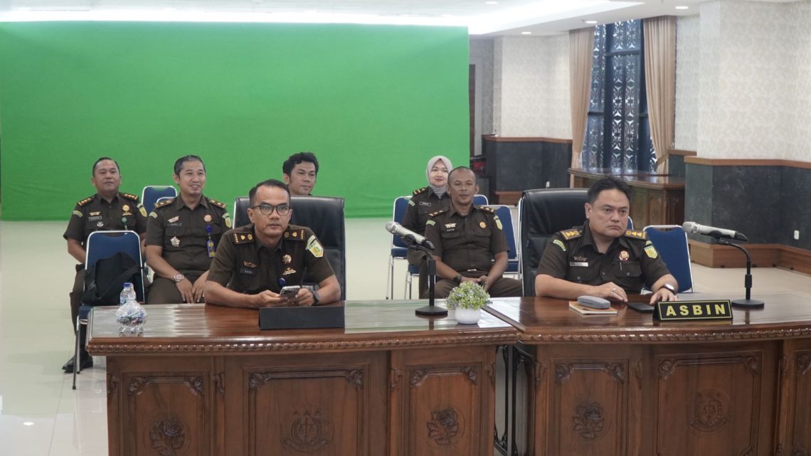 Plh Asbin Kejati Riau Ikuti Penyampaian Hasil SPAK, SPKP & Survei Kepuasan Masyarakat 