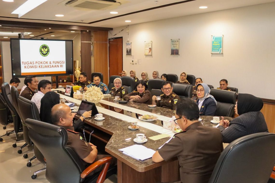 Kajati Riau Terima Kunjungan Tim Komisi Kejaksaan Republik Indonesia 