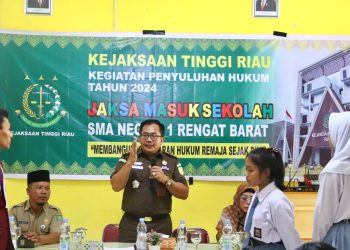 JMS Kejati Riau Berikan Penyuluhan Hukum pada Siswa/i SMAN 1 Rengat Barat