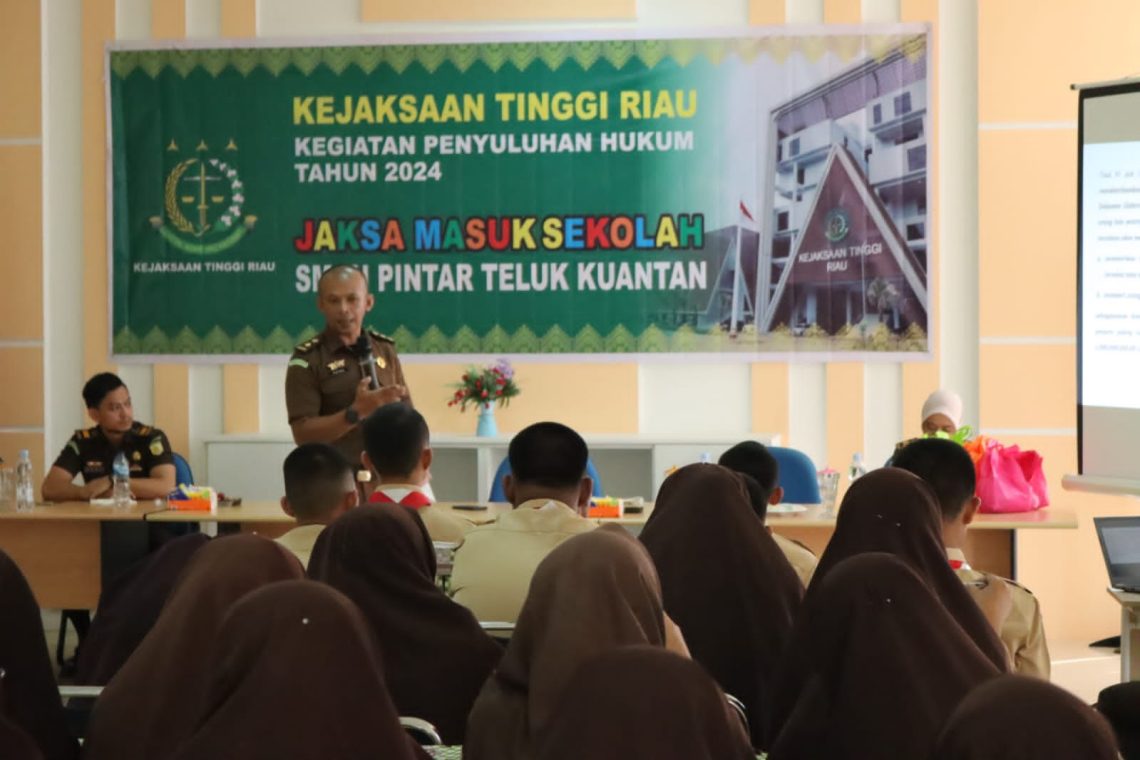 Tim Penerangan Hukum Kejati Riau Jalankan Program JMS di SMAN Pintar Teluk Kuantan