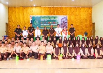 Tim Penkum Kejati Riau Berikan Penyuluhan Hukum di SMAN 1 Rambah Rokan Hulu
