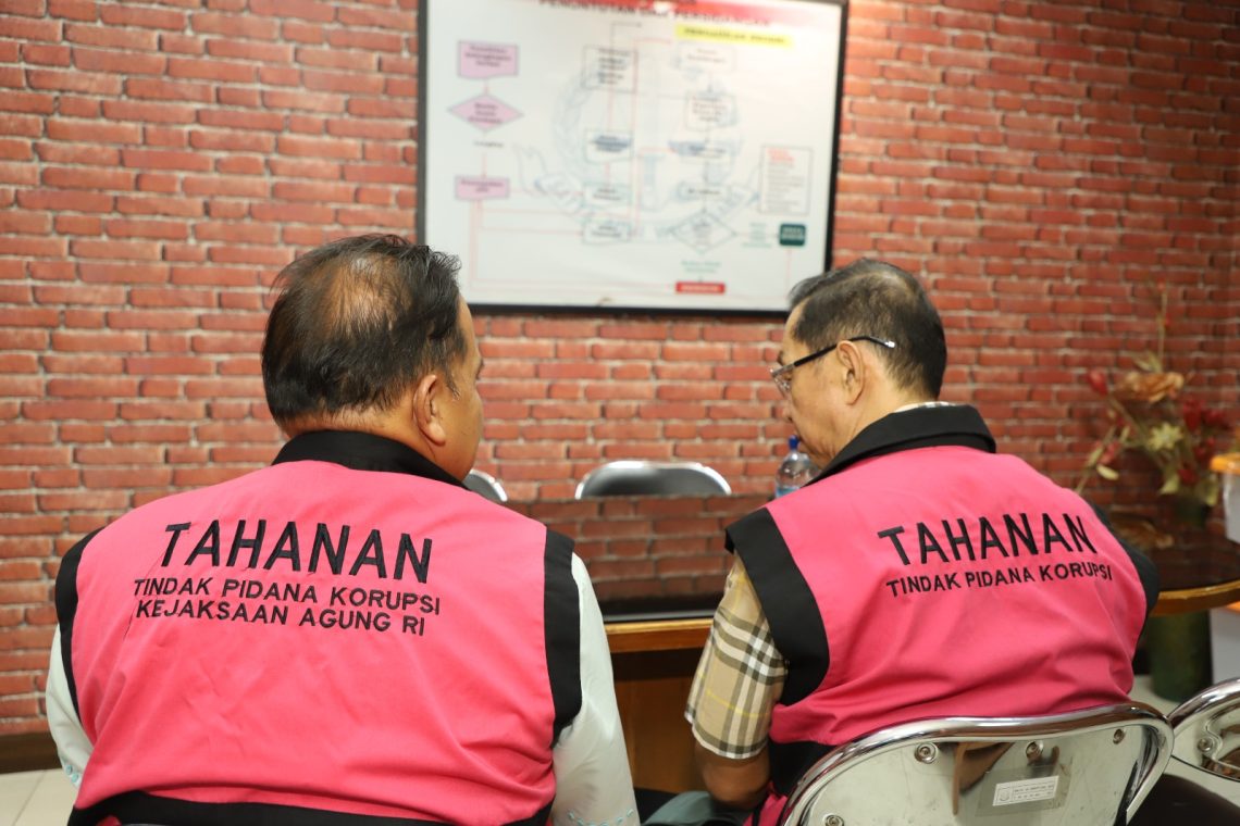 Tersangka TN alias AN dan Tersangka AA Perkara Komoditas Timah Diserahkan ke JPU