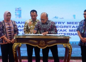 Direktur PPS Jam-intelijen Tandatangani Pakta Integritas PT Kilang Pertamina Internasional 