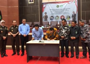 Kajati Akmal Abbas Teken MoU dengan UIN Suska Riau