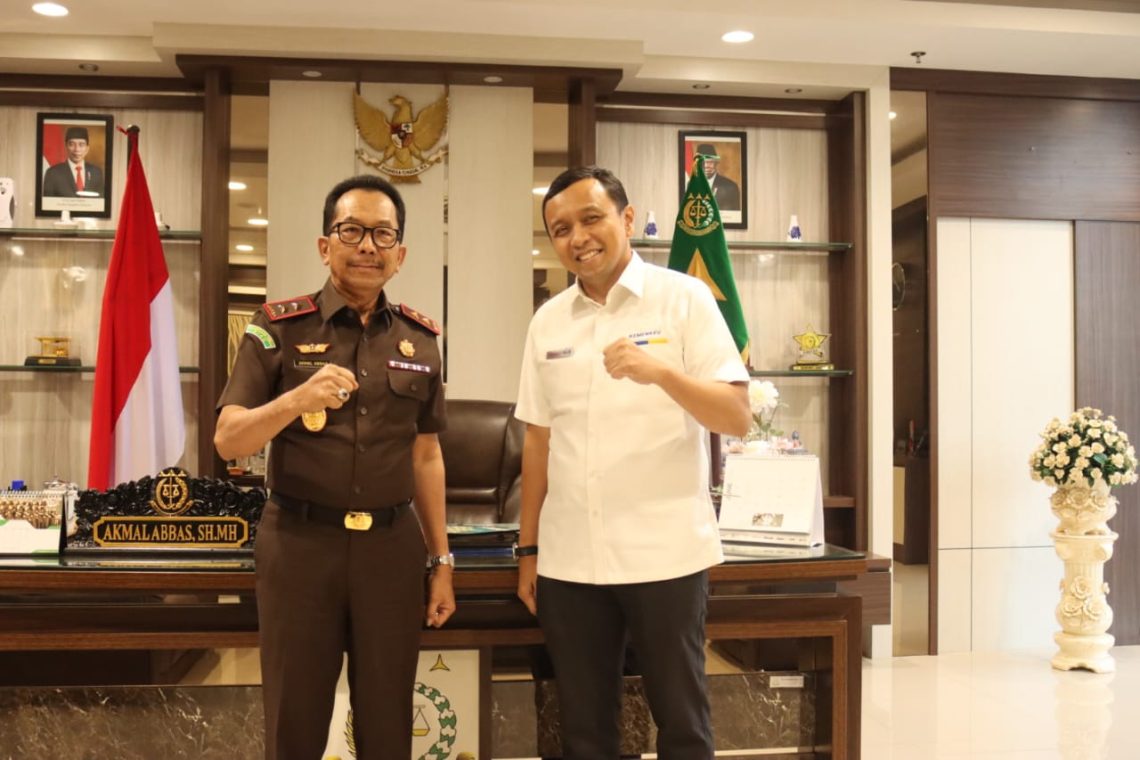 Perkuat Sinergitas, Kajati Akmal Abbas Terima Kunjungan Kerja Kakanwil DJP Riau