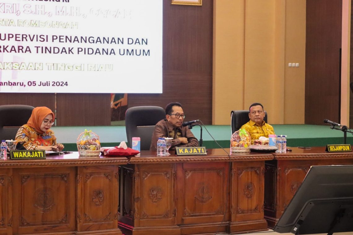 Kajati, Para Asisten & Kajari se Wilayah Riau Mengikuti Pengarahan SESJAMPIDUM