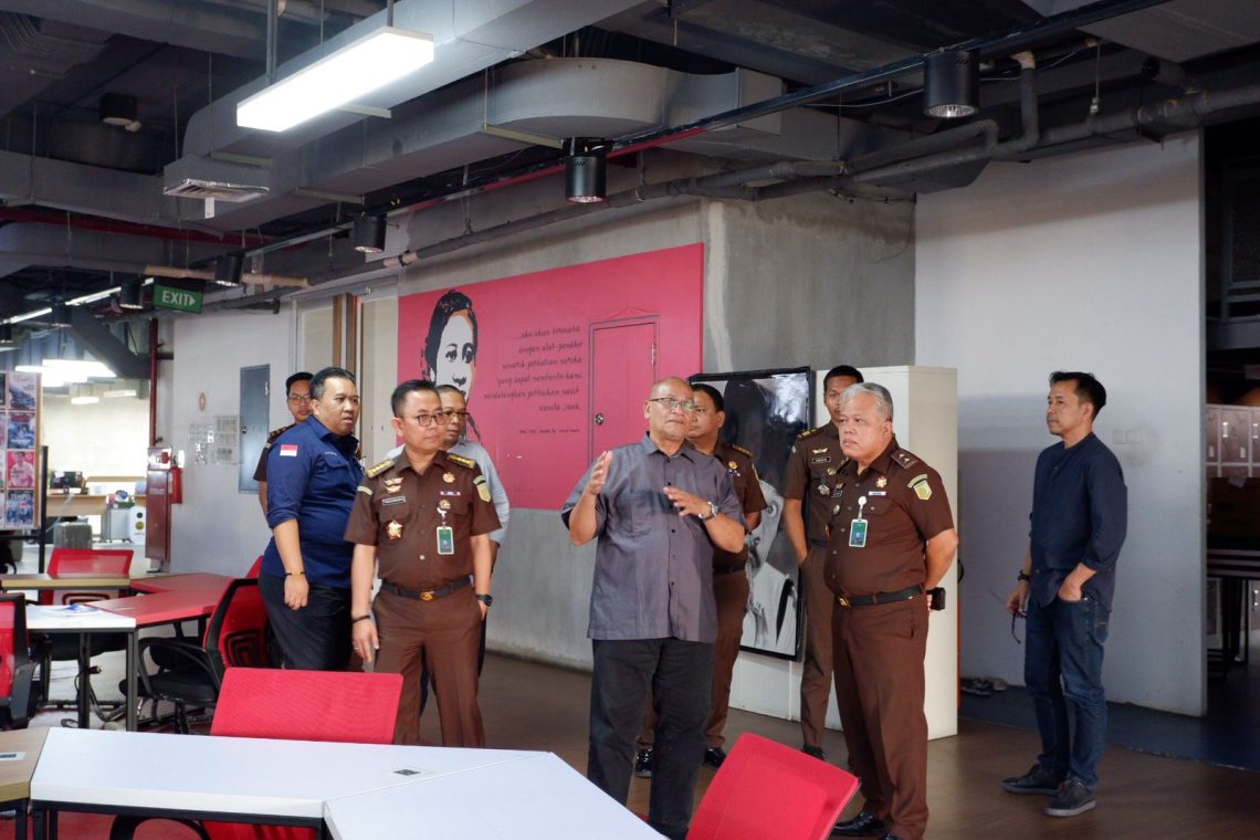 Pererat Sinergitas, Kapuspenkum Dr. Harli Siregar Sambangi kantor Media TEMPO