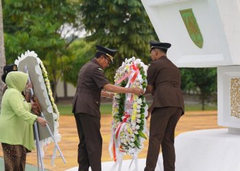 Peringati HBA ke- 64 dan HUT IAD ke- XXIV, Kejaksaan Tinggi Riau Ziarah di Makam Pahlawan