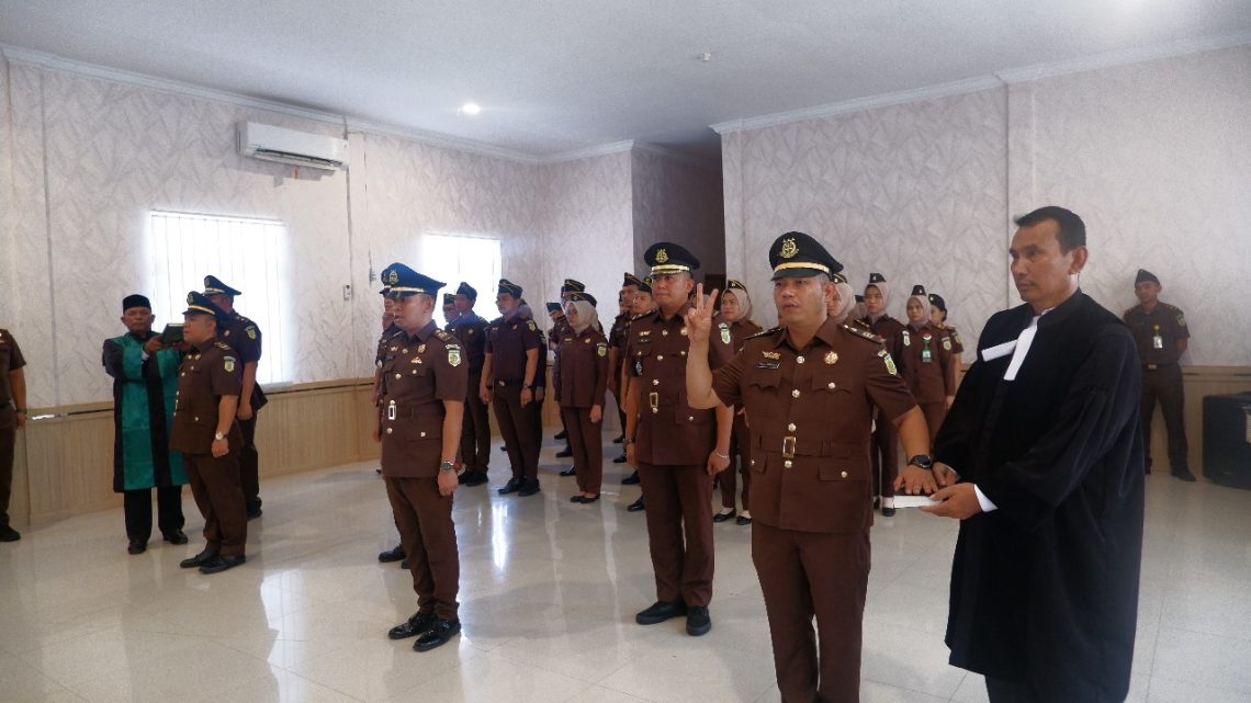 Kajari Andi Adikawira Putera Resmi Melantik Kasi Pidsus, Kasi Pidum dan Kasi Datun Kejari Rohil