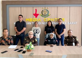 Tim Tabur Kejati Bali dan NTB Jemput Paksa Tersangka Dugaan Korupsi Ni Wayan Sri Candri Yasa 