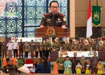 Kejati Riau Melaksanakan Kegiatan Khitanan Massal dan Donor Darah
