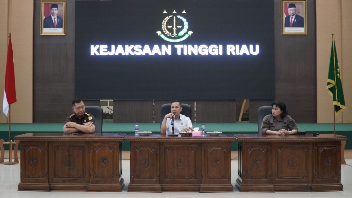 Inspektur I pada JAMWAS Kejagung RI Melakukan Inspeksi Pemantauan di Kejati Riau