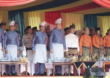 Kajati Akmal Abbas dan Ketua IAD Menghadiri Upacara Hari Jadi Provinsi Riau 2024