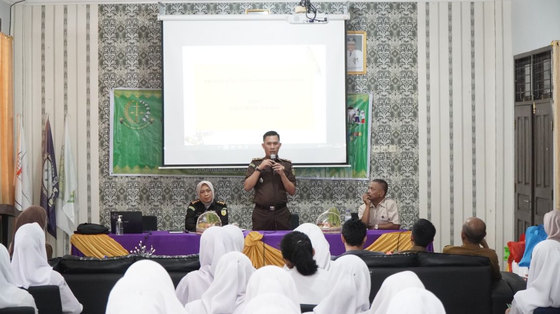 Tim Penerangan Hukum Kejati Riau Jelaskan Bahaya Judi Online ke Siswa SMAN Olahraga 