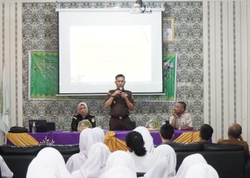 Tim Penerangan Hukum Kejati Riau Jelaskan Bahaya Judi Online ke Siswa SMAN Olahraga 
