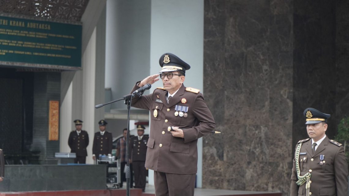 Kajati Riau Pimpin dan Menjadi Inspektur Upacara dalam Rangka HUT Kemerdekaan RI