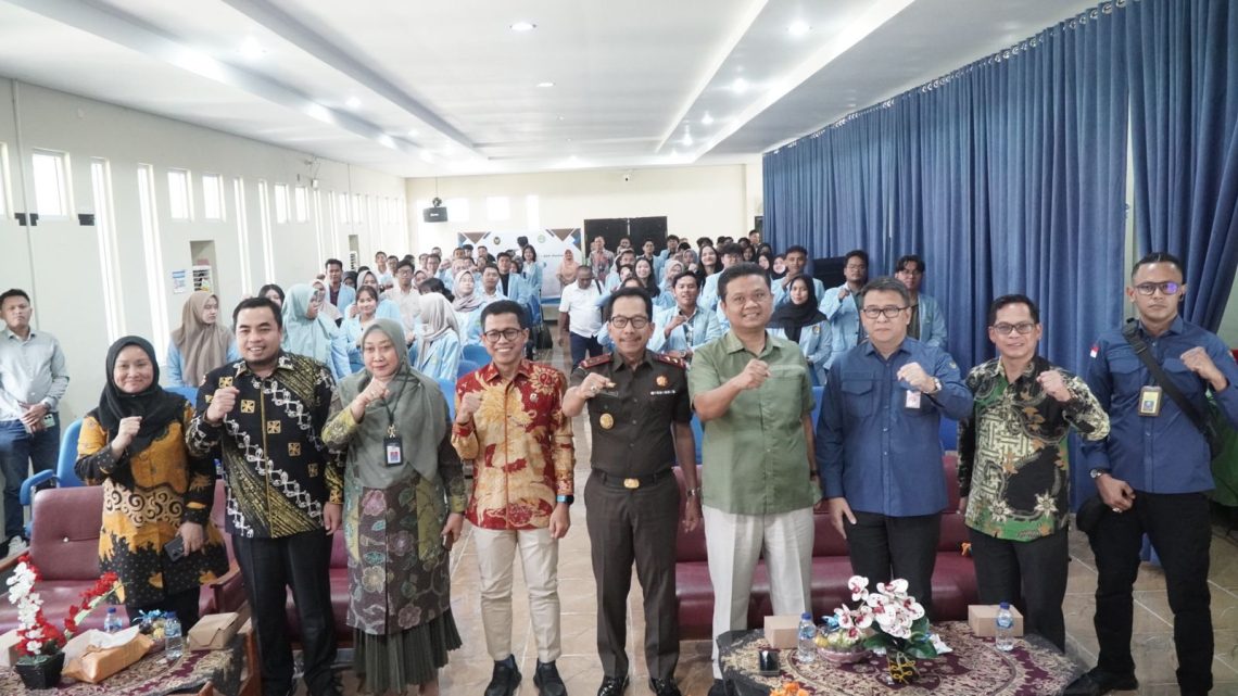 Diskusi Publik di Fakultas Hukum Unri, Kajati Riau di Daulat Menjadi Narasumber 