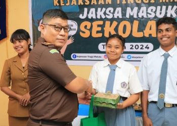Kajati Maluku Melakukan Penerangan Hukum di SMK Grafika Santo Andreas Ambon 