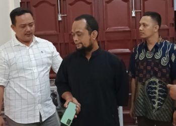 Tak Menyangka Akan Ditangkap, DPO Sukarno alias Karno Usai Sholat Magrib Dibawa Ke Kejari Rohil