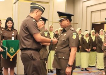 Kajati Maluku Lantik 2 Kajari dan  2 Pejabat Eselon III