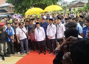 Keras Bos! Puluhan Perwakilan Suku, Pemuka Agama, Tokoh Pengusaha dan Ratusan Masyarakat Daftarkan H.Bistamam-JC ke KPU