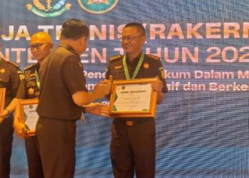 Menyala Bos q, Kejati Riau Raih Penghargaan Terbaik III Pemberitaan