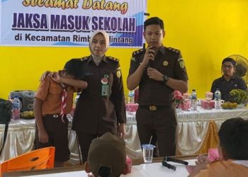 Program JMS, Kejari Rohil Berikan Penerangan Hukum di SMPN 1 Rimba Melintang 