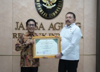 Program Jaga Desa Sukses, Jaksa Agung Terima Penghargaan dari Kemendes PDTT