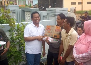 Tak Peduli Digigit Lintah Kerbau, Plt Bupati H. Sulaiman Salurkan Sembako ke Masyarakat 