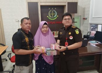 Kejari Rohil Terima Pengembalian Kerugian Negara dari Terpidana Eks Penghulu Sungai Majo