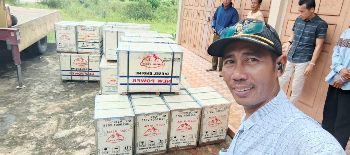 KUB Nelayan Serusa Maju Terima Bantuan Hibah 7 Unit Mesin Dompeng