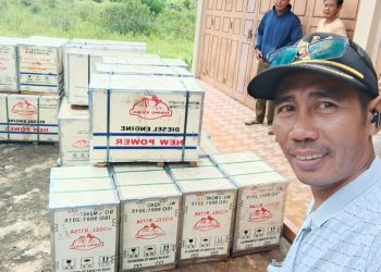 KUB Nelayan Serusa Maju Terima Bantuan Hibah 7 Unit Mesin Dompeng 