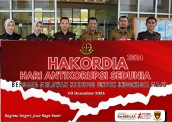 Kejari Rokan Hilir Membagikan Sticker Anti Korupsi di Sejumlah OPD