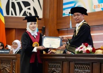 Kajati Mia Amiati, Jaksa Perempuan Pertama Bergelar Profesor