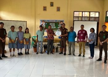 Kejari SBB Melaksanakan Kegiatan Jaksa Masuk Sekolah di SMKN 2 Seram Bagian Barat