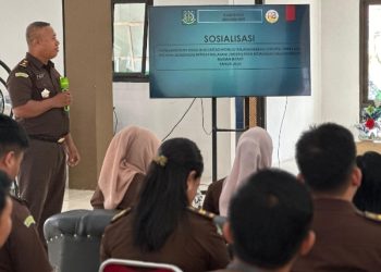 Kasubbagbin Sosialisasikan Implementasi Pembangunan Zona Integritas WBK/WBBM dilingkungan Kejari SBB.