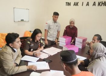 Tersangka RA dan S Kasus Dugaan Korupsi Anggaran DLH Karimun Segera di Sidang