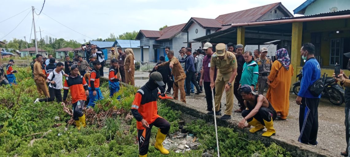 Bupati Rohil H. Bistamam Turun Langsung dalam Aksi Gotong Royong di Sinaboi