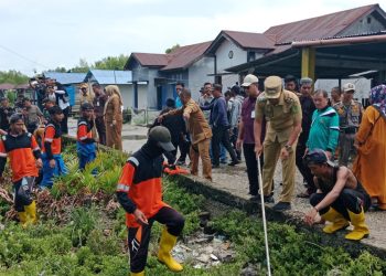 Bupati Rohil H. Bistamam Turun Langsung dalam Aksi Gotong Royong di Sinaboi