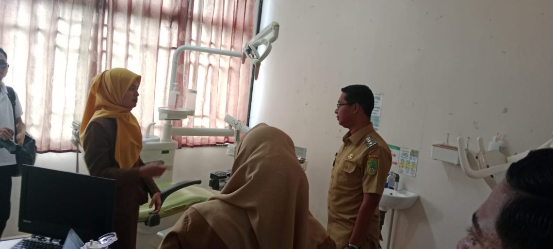 Bersih dan Tertata Rapi, Wabup Rohil Jhoni Charles Puji Pengelolaan Puskesmas Sinaboi