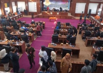 Rapat Paripurna Pengumuman Usulan Pemberhentian, Penetapan Pasangan Bupati dan Wabup 2025-2030