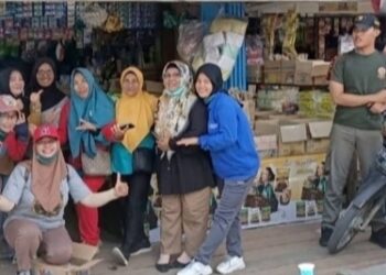 DLH, Satpol PP dan Kelurahan Teluk Binjai Goro Areal Pasar Senggol