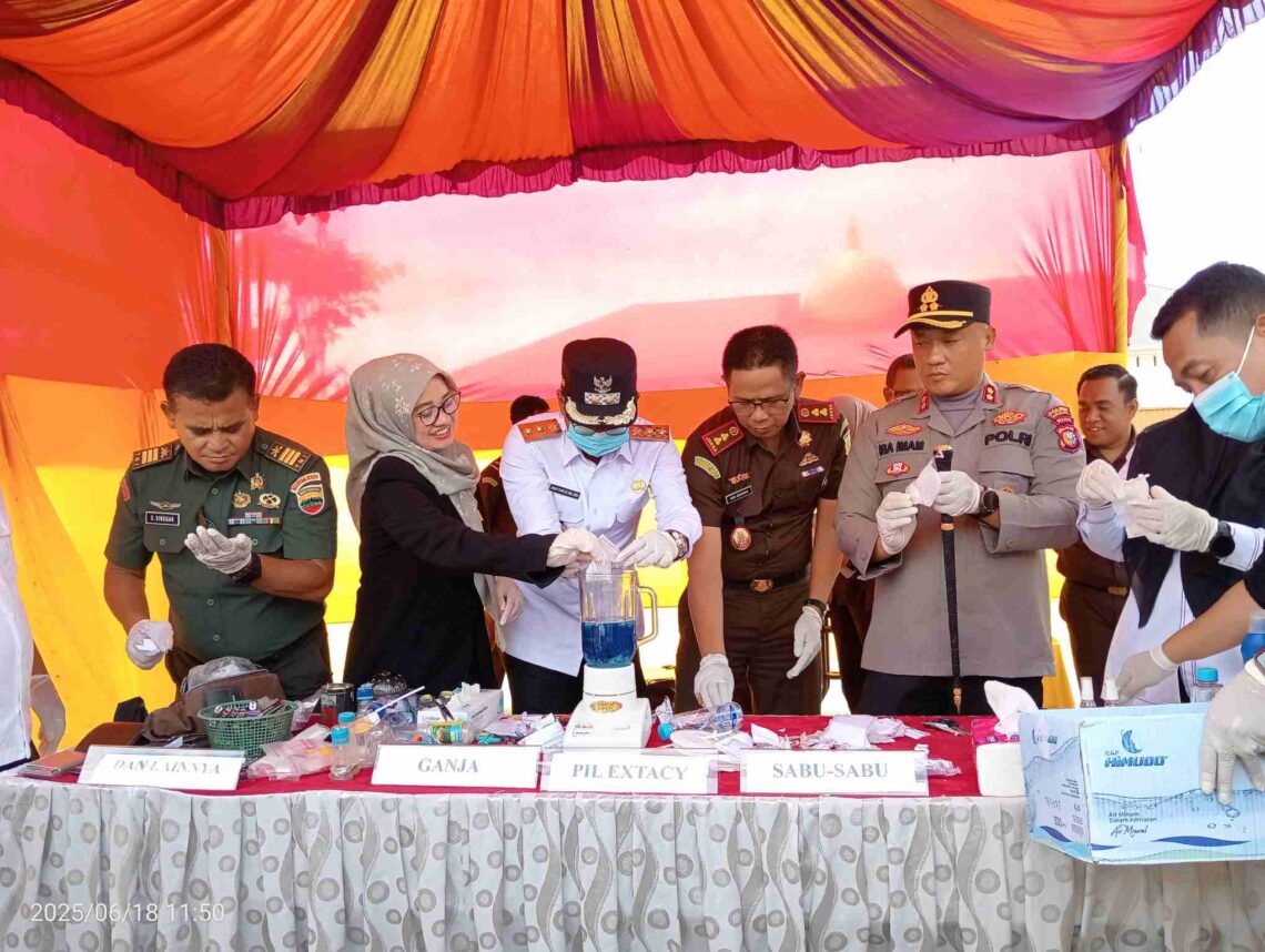 Kejari Rohil musnahkan Barang Bukti 48 Perkara Narkotika dan 25 BB Perkara Lainnya