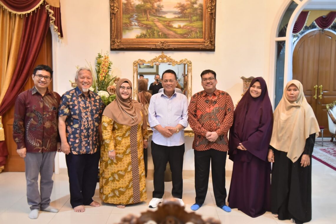 Bahas Kerjasama Pembuatan Aspal Karet, Bupati Rohil Terima Audiensi Universitas Abdurrab