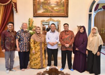 Bahas Kerjasama Pembuatan Aspal Karet, Bupati Rohil Terima Audiensi Universitas Abdurrab