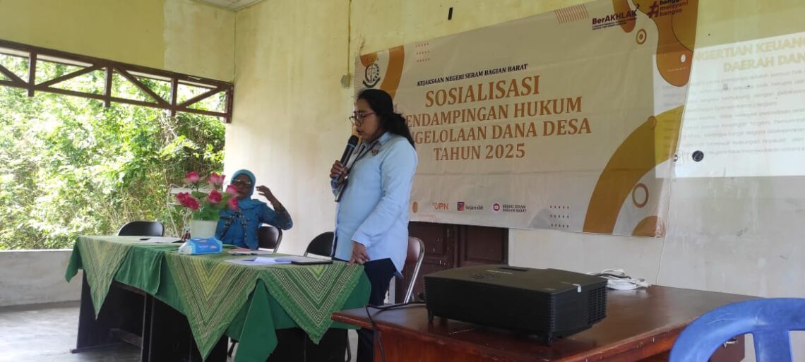 Kasi Datun Kejari SBB Sosialisasikan Pendampingan Dana Desa di Kecamatan Amalatu