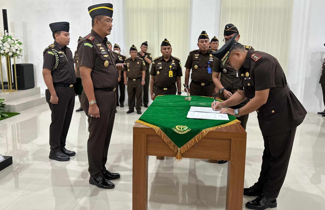 Kajati Maluku Pagi Tadi Resmi Melantik Kajari SBB Anto Widi Nugroho, S.H., M.H 