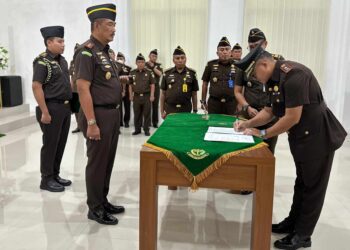 Kajati Maluku Pagi Tadi Resmi Melantik Kajari SBB Anto Widi Nugroho, S.H., M.H 