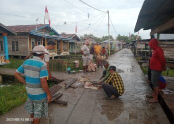 Gorong Royong di Kepenghuluan Sinaboi (f: Iwandi)