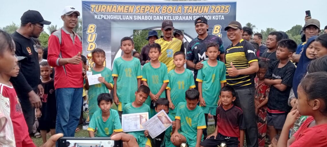 Tim Kesebelasan Bocah Simpang FC Tampil Juara 1 Turnamen Sepak Bola Kep Sinaboi & Kel Sinaboi Kota